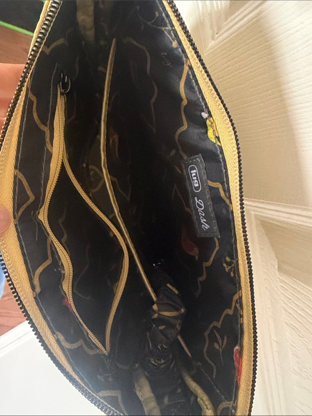 Lug Dash Classic Crossbody NWOT - Picture 3 of 8